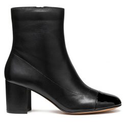 Botki Geox. Czarne botki Geox, bez wzorów, bez obcasa, na słupku, bez zapięcia. Za 679.99 zł.