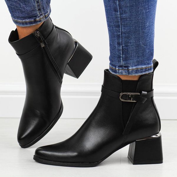 Czarne botki damskie na obcasie Potocki 12502. Czarne botki POTOCKI, na jesień, bez wzorów, ze skóry, bez obcasa, na obcasie, bez zapięcia. Za 229.00 zł.