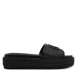 Klapki Guess. Czarne klapki Guess, z aplikacjami, bez obcasa. Za 319.99 zł.