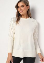 Jasnobeżowy Sweter z Dodatkiem Modalu i Wiskozy z Perłami i Cekinami na Ramionach Ivenise. Brązowe swetry Born2be, na zimę, bez wzorów, z wiskozy, bez ramiączek. Za 109.99 zł.