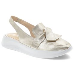 Złote Sandały Armodo Stylowe Obuwie Damskie. Żółte sandały Armodo, bez wzorów, ze skóry, eleganckie, z otwartym noskiem, bez obcasa, bez zapięcia. Za 269.00 zł.