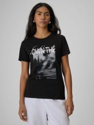 4F T-shirt regular z nadrukiem damski - czarny XL. Czarne t-shirty 4f, xl, bez wzorów, z bawełny, bez kołnierzyka, bez ramiączek. Za 59.99 zł.