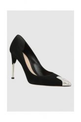 ALEXANDER MCQUEEN Czarne damskie szpilki zamszowe, Rozmiar 37. Czarne szpilki Alexander McQueen, bez wzorów, ze skóry, z okrągłym noskiem, bez obcasa, na obcasie, bez zapięcia. W wyprzedaży za 1,519.99 zł.
