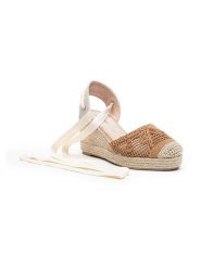 Foreverfolie Sandały w kolorze jasnobrązowym na koturnie rozmiar: 40. Brązowe sandały Foreverfolie, bez wzorów, bez obcasa, na koturnie, bez zapięcia. Za 56.39 zł.