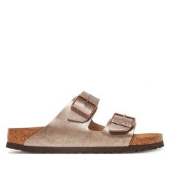 Klapki Birkenstock. Brązowe klapki Birkenstock, bez wzorów, bez obcasa. Za 329.99 zł.