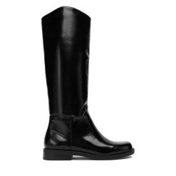 Kozaki DeeZee. Czarne kozaki DeeZee, bez obcasa, na płaskiej podeszwie, bez zapięcia. Za 259.99 zł.