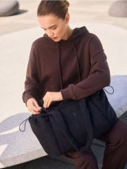 Bawełniana bluza z kapturem - ciemnobrązowy. Brązowe bluzy Reserved, l, bez wzorów, z bawełny, z kapturem. Za 159.99 zł.