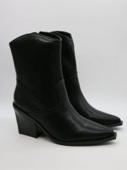 Bellucci Botki w kolorze czarnym rozmiar: 36. Czarne botki Bellucci, bez wzorów, bez obcasa, bez zapięcia. Za 165.99 zł.