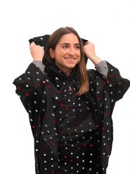 SMATI Ponczo przeciwdeszczowe w kolorze czarnym rozmiar: onesize. Czarne kurtki sportowe SMATI, bez wzorów, z materiału, bez kaptura, outdoorowe. Za 139.45 zł.