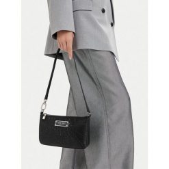 Torebka Nine West. Czarne torebki klasyczne Nine West, bez wzorów, bez dodatków. Za 169.99 zł.