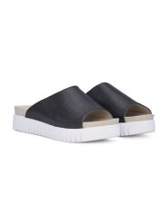 Ilse Jacobsen Klapki w kolorze czarnym rozmiar: 36. Czarne klapki Ilse Jacobsen, bez wzorów, z otwartym noskiem, bez obcasa. Za 86.99 zł.