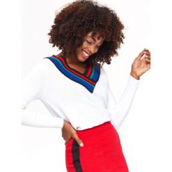 OVERSIZOWY SWETER Z DEKOLTEM W SEREK. Białe golfy TOP SECRET, bez wzorów, z dzianiny, bez ramiączek. W wyprzedaży za 59.99 zł.