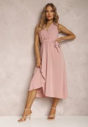 Różowa Sukienka Nikora. Czerwone sukienki Renee, bez wzorów, z materiału, eleganckie, bez kołnierzyka, bez ramiączek, midi, kopertowe. Za 69.99 zł.