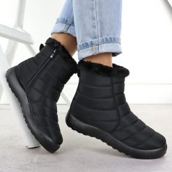 Śniegowce damskie płaskie ocieplane czarne Potocki SU33069. Czarne botki POTOCKI, bez wzorów, ze skóry ekologicznej, bez obcasa, na płaskiej podeszwie, bez zapięcia. Za 159.99 zł.