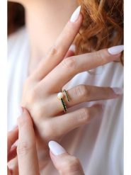 Pierres delicates Pozłacany pierścionek z cyrkoniami rozmiar: onesize. Żółte pierścionki Pierres delicates, z cyrkonią, pozłacane. Za 122.09 zł.