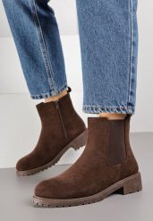 Brązowe Botki w Stylu Sztybletów z Elastyczną Wstawką Kanelle. Brązowe botki Born2be, bez wzorów, bez obcasa, na płaskiej podeszwie, bez zapięcia. Za 79.99 zł.
