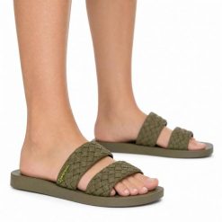 Klapki damskie Ipanema 83243 RENDA II FEM. Zielone klapki Ipanema, z aplikacjami, z materiału, bez obcasa. Za 59.00 zł.