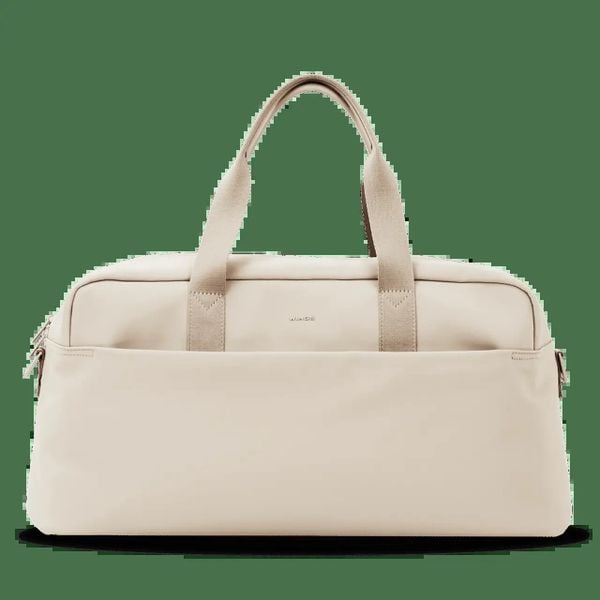 Duża torba sportowa WINGS WILLOW BEIGE. Brązowe torby na ramię Wings, bez wzorów, z materiału, sportowe, na ramię, duże, bez dodatków. Za 259.90 zł.