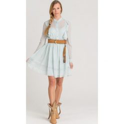 SUKIENKA TWINSET. Zielone sukienki Twinset, na co dzień, z aplikacjami, z koronki, bez kołnierzyka, bez ramiączek, midi, proste. Za 593.40 zł.