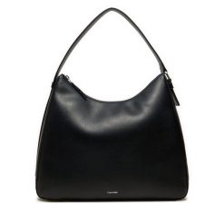 Torebka Calvin Klein. Czarne torebki klasyczne Calvin Klein, bez wzorów, bez dodatków. Za 439.99 zł.