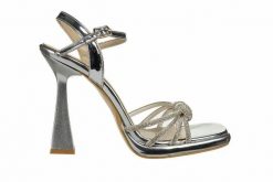 Sandały Bayla-187 201 Silver 187229, Srebrny, Skóra ekologiczna - 36. Szare sandały Bayla, bez wzorów, z materiału, bez obcasa, na obcasie, bez zapięcia. W wyprzedaży za 224.10 zł.