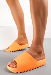 Pomarańczowe Klapki z Pianki z Odkrytym Noskiem Birea. Brązowe klapki Renee, bez wzorów, bez obcasa. Za 29.99 zł.