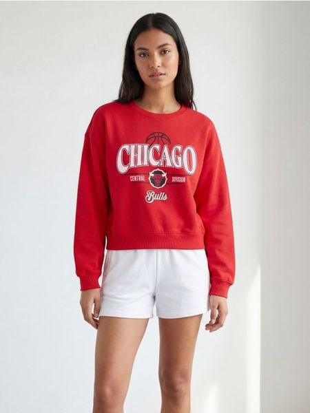 Bluza z nadrukiem Chicago Bulls NBA - czerwony. Czerwone bluzy Sinsay, l, bez wzorów, bez kaptura. Za 49.99 zł.