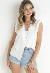 Biała Bluzka Top z Tkaniny Plumeti z Falbankami przy Ramionach Fatalie. Białe bluzki Born2be, l, bez wzorów, z tkaniny, bez kołnierzyka, bez ramiączek. Za 49.99 zł.