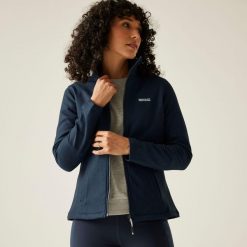 Softshell damski Connie V. Niebieskie kurtki sportowe Regatta, xl, bez wzorów, z polaru, bez kaptura, trekkingowe. W wyprzedaży za 159.99 zł.