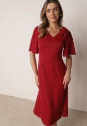 Czerwona Koktajlowa Sukienka VICES ze Zwiewnymi Rękawami i Kwiatową Aplikacją 3D Talilia. Czerwone sukienki Born2be, na imprezę, l, z aplikacjami, eleganckie, bez kołnierzyka, bez ramiączek, midi, kopertowe. Za 169.99 zł.
