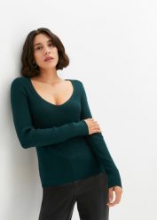 Cienki sweter z miękkiej mieszanki wiskozy. Zielone swetry bonprix, bez wzorów, z wiskozy, bez ramiączek. Za 99.99 zł.