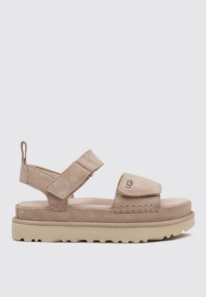 Sandały UGG Goldenstar beżowe z regulowanymi paskami. Brązowe sandały UGG, bez wzorów, z materiału, casualowe, bez obcasa, bez zapięcia. Za 449.00 zł.