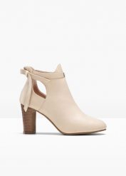 Krótkie botki z wycięciami. Czarne botki bonprix, bez wzorów, bez obcasa, bez zapięcia. Za 149.99 zł.