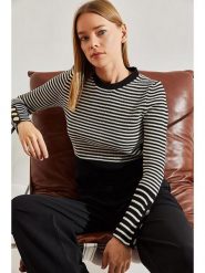 Bianco Lucci Sweter w kolorze czarno-kremowym rozmiar: onesize. Brązowe swetry Bianco Lucci, bez wzorów, bez ramiączek. Za 65.38 zł.