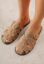 Ciemnobeżowe Klapki z Paskami w Stylu Gladiatorek z Klamerką Lorianatea. Brązowe klapki Born2be, bez wzorów, z jeansu, bez obcasa, na płaskiej podeszwie. Za 69.99 zł.