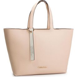 Torebka CALVIN KLEIN - Neat Ew Shopper K60K605056 064. Brązowe shopper Calvin Klein, bez wzorów, ze skóry ekologicznej, bez dodatków. W wyprzedaży za 439.00 zł.