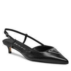 Sandały Guess. Czarne sandały Guess, z aplikacjami, bez obcasa, na szpilce, bez zapięcia. Za 429.99 zł.
