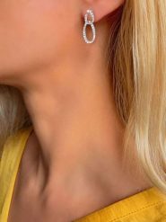 Les Petites Précieuses Srebrne kolczyki-wkrętki z cyrkoniami rozmiar: onesize. Szare kolczyki Les Petites Précieuses, z cyrkonią, srebrne. Za 130.99 zł.