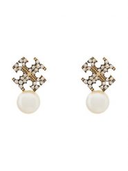 Tory Burch Kolczyki LOGO AND PEARL STUD EARRINGS 184422 Złoty. Żółte kolczyki Tory Burch, ze stali. Za 659.99 zł.