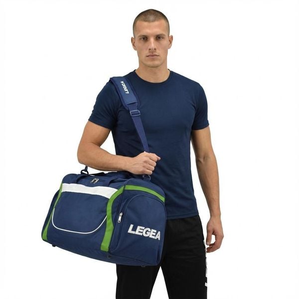 Torba sportowa MODENA NEW. Niebieskie torby na ramię LEGEA, bez wzorów, sportowe, na ramię, bez dodatków. Za 67.90 zł.