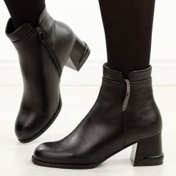 Czarne botki damskie na obcasie Potocki 12291. Czarne botki POTOCKI, na jesień, z aplikacjami, z dzianiny, z okrągłym noskiem, bez obcasa, na obcasie, bez zapięcia. Za 199.00 zł.