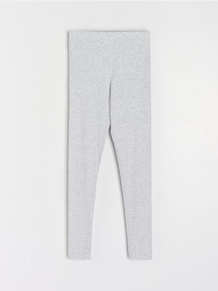Prążkowane legginsy z gumką w pasie - szary. Szare legginsy Sinsay, l, bez wzorów, prążkowane. Za 29.99 zł.