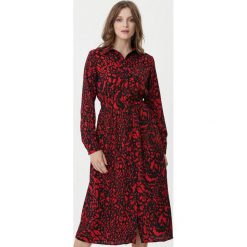 Czarno-Czerwona Sukienka Tacoma. Czarne sukienki Born2be, l, bez wzorów, eleganckie, bez kołnierzyka, bez ramiączek, midi, koszulowe. Za 159.99 zł.