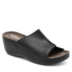 Klapki Go Soft. Czarne klapki GO SOFT, bez wzorów, bez obcasa. Za 139.99 zł.