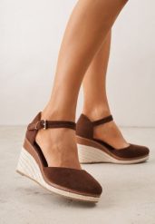 Brązowe Sandały na Plecionym Koturnie ze Sprzączką Catlinna. Brązowe sandały Renee, bez wzorów, eleganckie, bez obcasa, na koturnie, bez zapięcia. Za 109.99 zł.