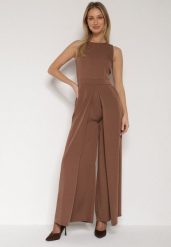 Brązowy Elegancki Kombinezon z Ozdobnymi Zakładkami Zellysha. Brązowe sukienki Born2be, na co dzień, s, z aplikacjami, eleganckie, bez kołnierzyka, bez ramiączek, proste. Za 149.99 zł.