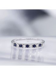 DIAMOND & CO Złoty pierścionek "Séoul" z diamentami i szafirami rozmiar: 56. Niebieskie pierścionki Diamond & Co, z diamentem, złote. Za 948.99 zł.