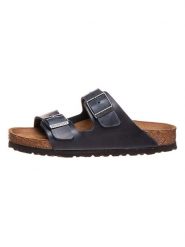 Birkenstock Skórzane klapki "Arizona" w kolorze granatowym rozmiar: 40. Niebieskie klapki Birkenstock, bez wzorów, z otwartym noskiem, bez obcasa. Za 399.71 zł.