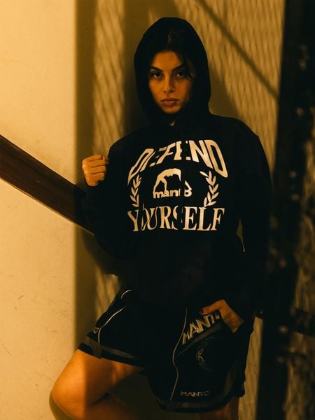 MANTO bluza z kapturem DEFEND czarna. Czarne bluzy MANTO, xs, bez wzorów, z bawełny, z kapturem. Za 269.99 zł.