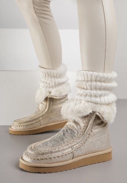 Złote Wsuwane Śniegowce z Futerkiem i Metalicznym Połyskiem Vetirena. Żółte trapery i śniegowce Born2be, z dzianiny. Za 159.99 zł.